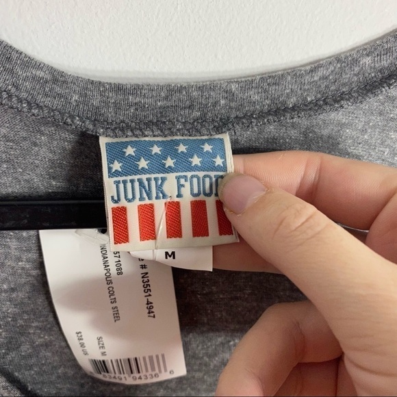 Indianapolis Colts T-shirt NWT Medium Gray Women’s V-neck - Picture 6 of 8